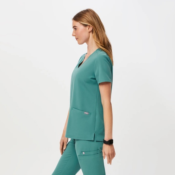 FIGS Casma Three Pocket Scrub Top (FW1100) | Cactus | Small | Green - Picture 2 of 7